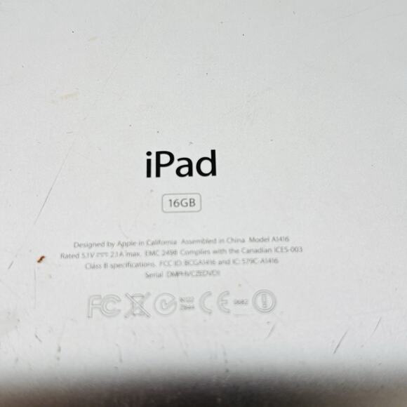 Used Apple iPad A1416 16GB - White - Damaged Screen. - Picture 5 of 15